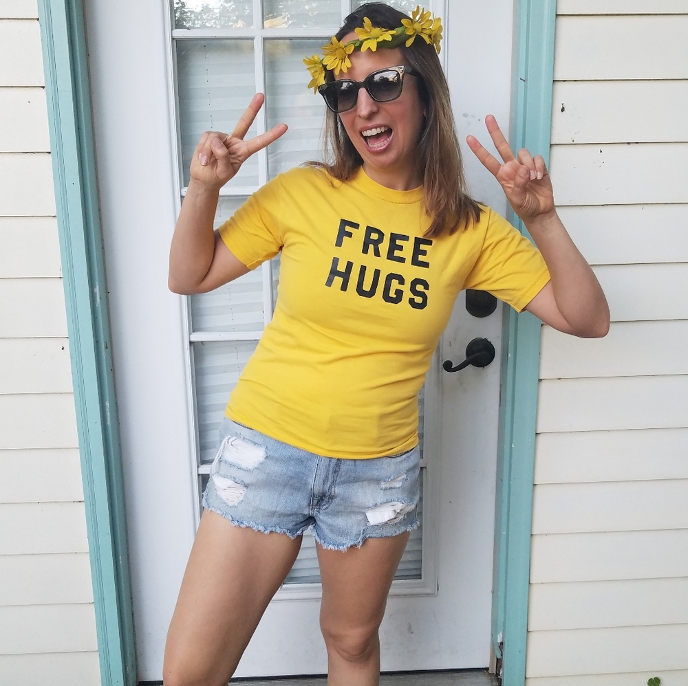 Free hugs T shirt